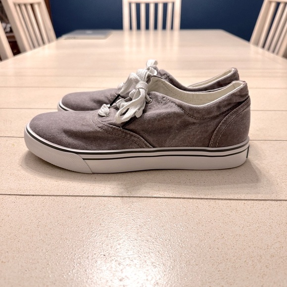 LL Bean Men's Sneaker size 8.5 M - Picture 3 of 9